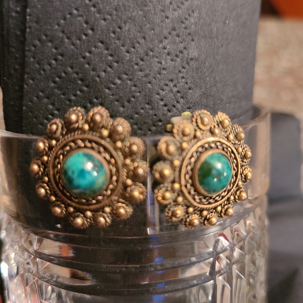 AUTHENTIC VINTAGE CLIP ON EARRINGS